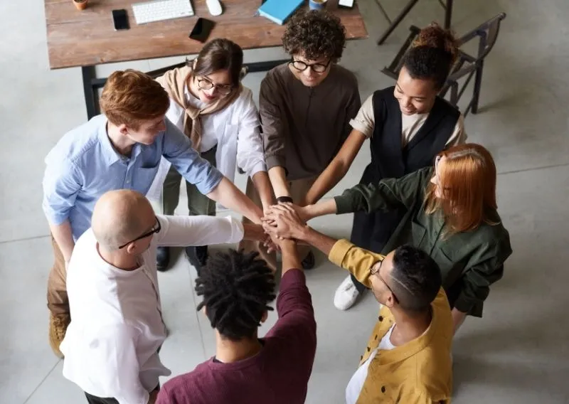 Les entreprises qui réussissent sont celles qui adoptent la diversité et l'inclusion sur le lieu de travail