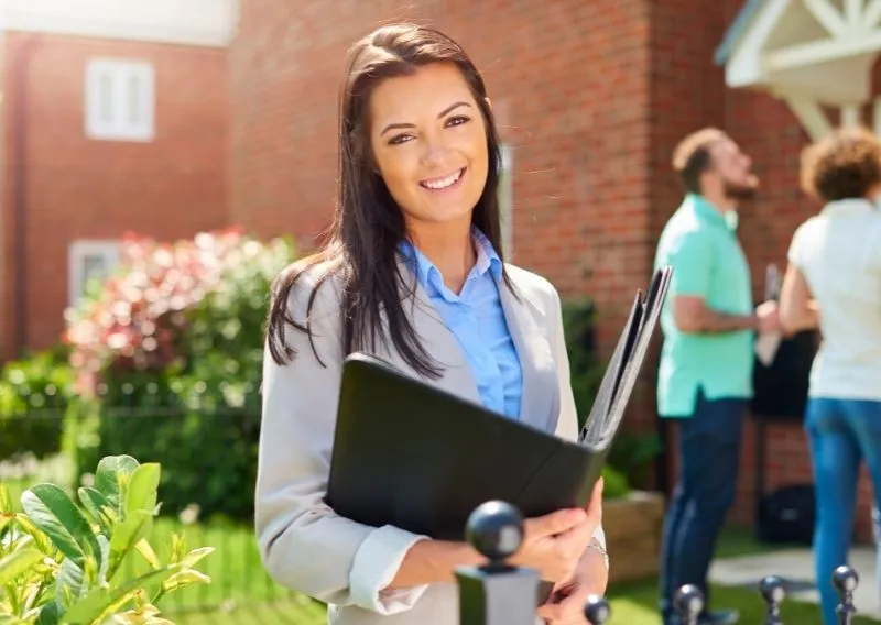 Real estate agent. Construction manager, jobs in Canada.