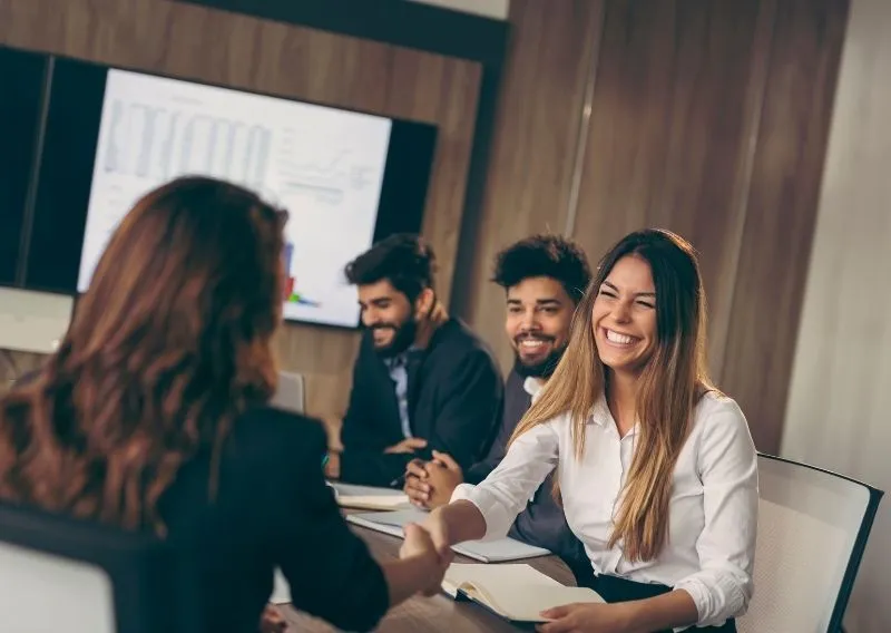 Membres de l'équipe du nouvel emploi. Ancien employé. Nouveau poste