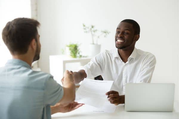 Un candidat a été accepté pour un emploi