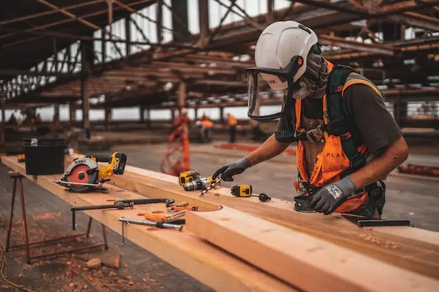 Bauarbeiter auf einer Baustelle in Ottawa, Kanada.