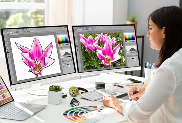 Grafikdesigner Jobs in Dubai: Designer arbeitet mit Photoshop