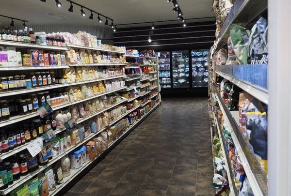 Lebensmittelgeschäft in Mississauga. Job Titel: Mitarbeiter im Geschäft