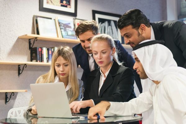 Empleo en Oriente Medio: mano de obra diversificada