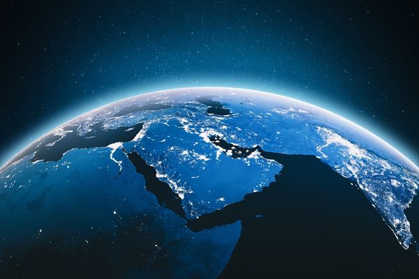 Región de Oriente Medio. Enfoque en las regiones petroleras: Arabia Saudí y Emiratos Árabes Unidos.
