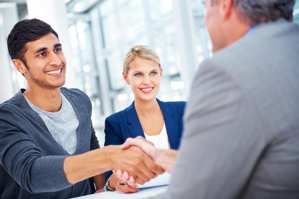 Sales Jobs in Dubai: Sales Rep. in closing a deal with a customer