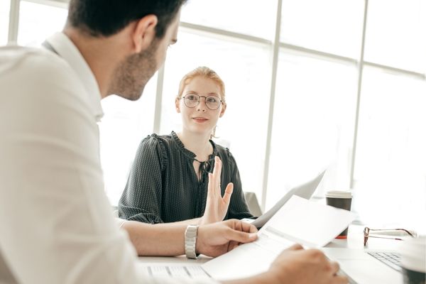 Finance Recruitment in action: Recruiter interviewing candidate