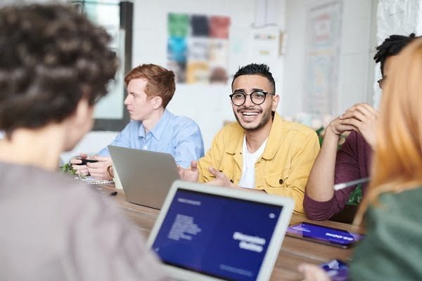 Equipo de gestión del talento en una empresa de Texas, EE.UU.